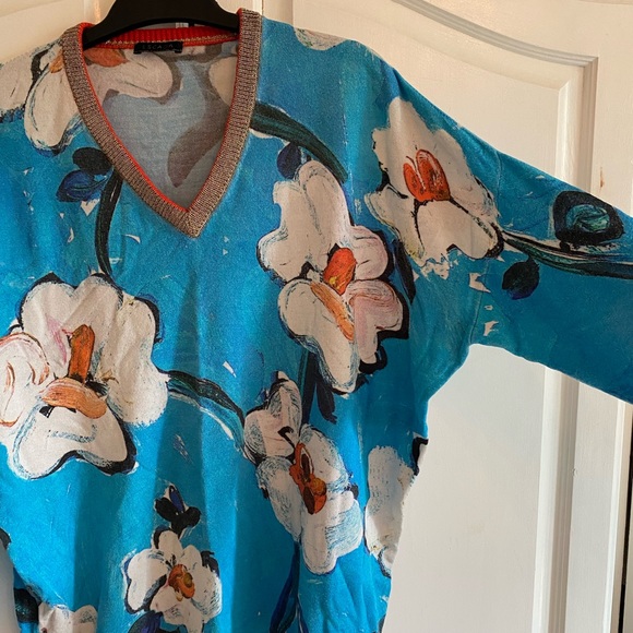 Escada Sweater - Picture 4 of 11